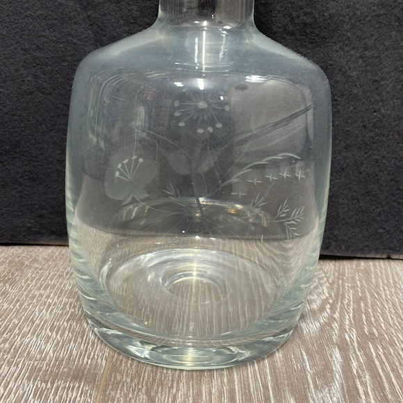 Vintage Glass Wine Liqueur Decanter with Stopper Etched Flowers - Picture 7 of 16